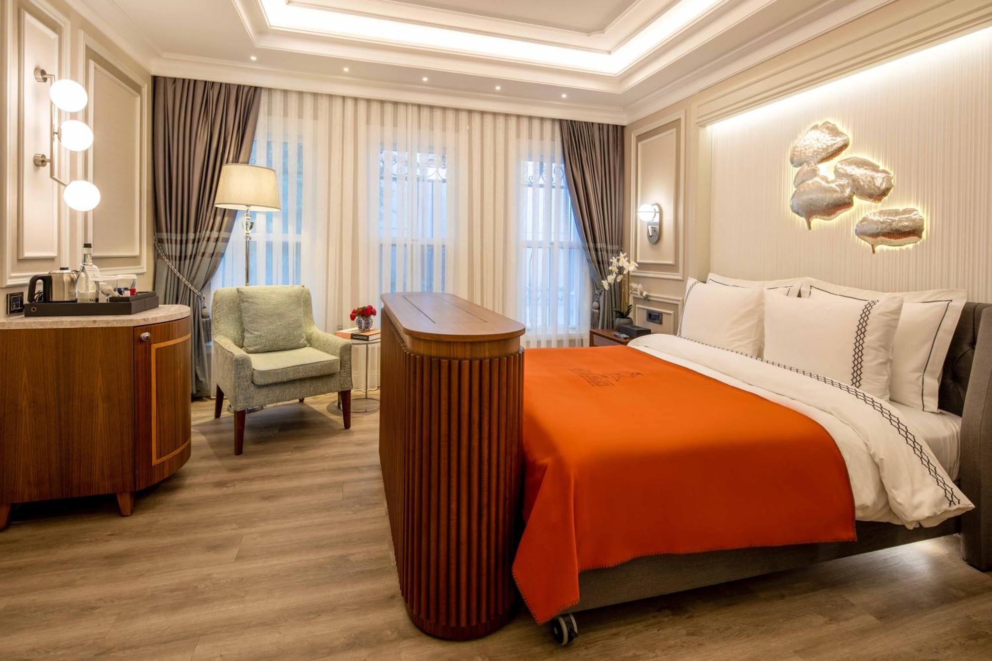 Amiral Palace Boutique Class Hotel 4*